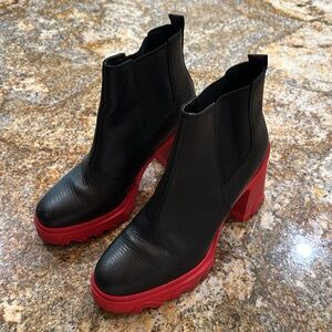 Sorel Brex Heel Chelsea Boots in Black and Red Size 9.5